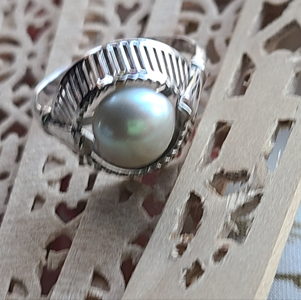Elegant Silver Pearl Ring Size 7
